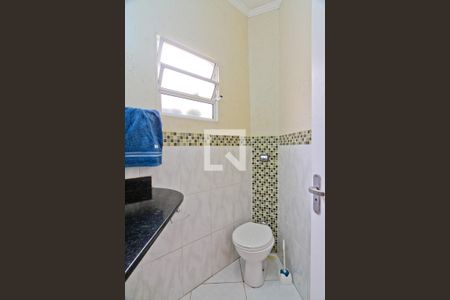 Lavabo de casa para alugar com 4 quartos, 250m² em Vila Francos, São Paulo