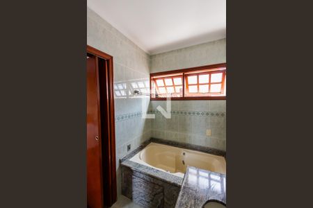 Casa à venda com 200m², 3 quartos e 3 vagasBanheiro da Suíte