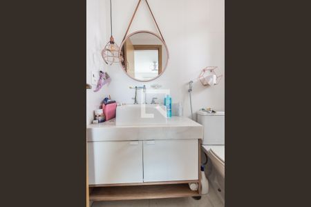 Apartamento à venda com 165m², 4 quartos e 4 vagas Apartamento à venda com 165m², 4 quartos e 4 vagasSuíte