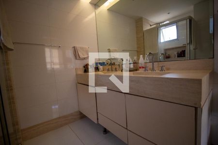 Banheiro da Suíte 1 de apartamento à venda com 3 quartos, 189m² em Barra da Tijuca, Rio de Janeiro