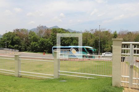 Apartamento à venda com 77m², 2 quartos e 1 vagaÔnibus do condomínio