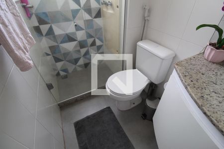 Apartamento à venda com 77m², 2 quartos e 1 vagaBanheiro da suíte um é canadense para a sala