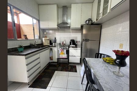 Cozinha de casa de condomínio à venda com 3 quartos, 118m² em Europa, Contagem