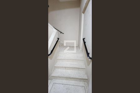 Apartamento para alugar com 117m², 1 quarto e 1 vaga Apartamento para alugar com 117m², 1 quarto e 1 vagaEscada