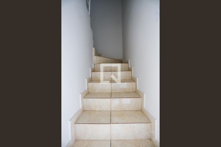 Escada de casa para alugar com 2 quartos, 78m² em Vila São Joaquim, Cotia