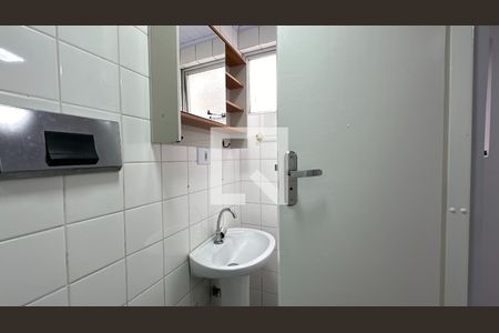 Banheiro de kitnet/studio para alugar com 1 quarto, 21m² em Bigorrilho, Curitiba
