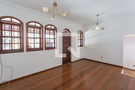 Sala de casa à venda com 3 quartos, 257m² em Dona Clara, Belo Horizonte