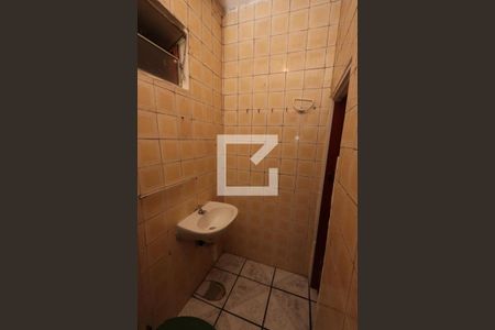 Banheiro de casa para alugar com 1 quarto, 70m² em Vila Macedópolis, São Paulo