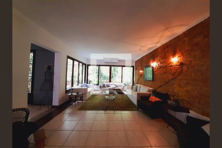 Sala de estar de casa à venda com 7 quartos, 540m² em Cosme Velho, Rio de Janeiro