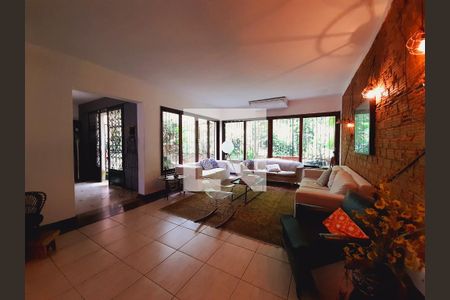 Sala de estar de casa à venda com 7 quartos, 540m² em Cosme Velho, Rio de Janeiro