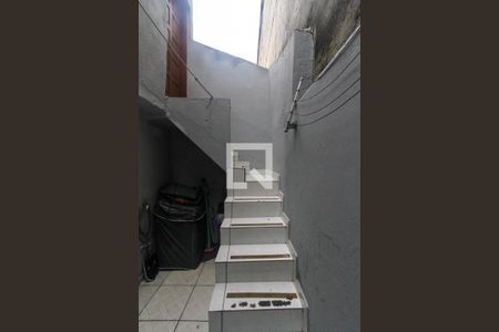 Casa para alugar com 30m², 1 quarto e sem vaga Casa para alugar com 30m², 1 quarto e sem vagaEscada de entrarda