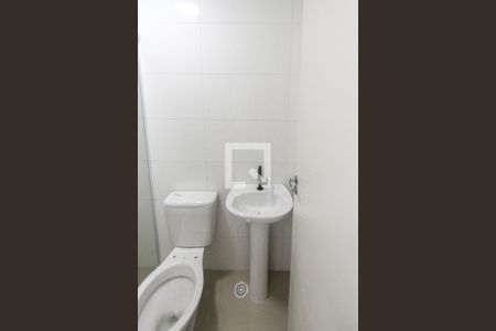 Banheiro de apartamento para alugar com 1 quarto, 40m² em Parque São Rafael, São Paulo