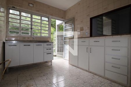 Casa à venda com 150m², 3 quartos e 2 vagasCozinha - Armários