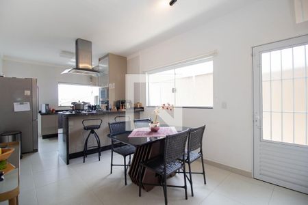 Casa à venda com 170m², 3 quartos e 6 vagasCopa