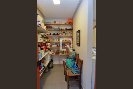 Casa de condomínio à venda com 300m², 5 quartos e 1 vaga Casa de condomínio à venda com 300m², 5 quartos e 1 vagaDespensa