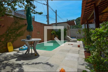 Casa de condomínio à venda com 300m², 5 quartos e 1 vaga Casa de condomínio à venda com 300m², 5 quartos e 1 vagaÁrea comum