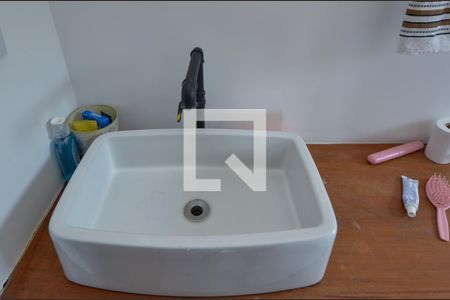 Casa de condomínio à venda com 300m², 5 quartos e 1 vaga Casa de condomínio à venda com 300m², 5 quartos e 1 vagaBanheiro da Suíte 2