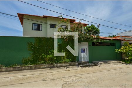 Casa de condomínio à venda com 300m², 5 quartos e 1 vaga Casa de condomínio à venda com 300m², 5 quartos e 1 vagaFachada