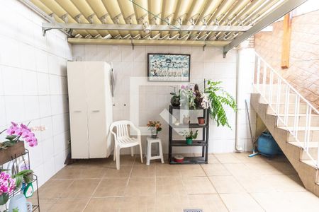 Casa à venda com 170m², 3 quartos e 3 vagas Casa à venda com 170m², 3 quartos e 3 vagasQuintal 1