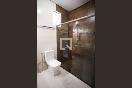 Casa à venda com 180m², 3 quartos e 5 vagasBanheiro do quarto 1