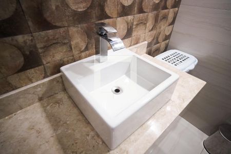 Casa à venda com 180m², 3 quartos e 5 vagasBanheiro do quarto 1