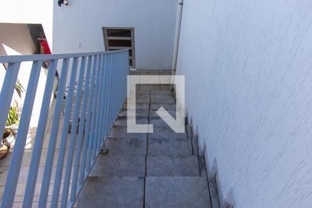 Área comum - Escada de casa para alugar com 2 quartos, 100m² em Jardim Sao Roberto, São Paulo