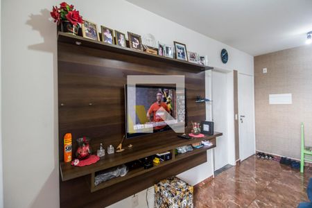 Sala de TV de apartamento à venda com 2 quartos, 60m² em Vila Barros, Barueri