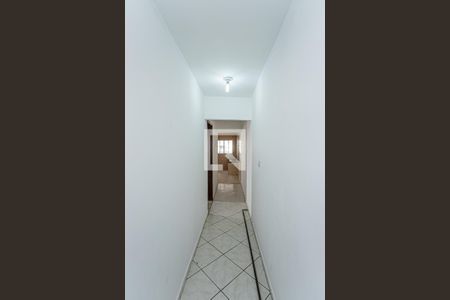 Corredor de casa para alugar com 3 quartos, 80m² em Vila Picinin, São Paulo