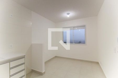 Sala e cozinha de apartamento para alugar com 2 quartos, 33m² em Fazenda Aricanduva, São Paulo
