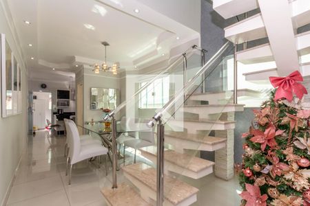 Escada de casa à venda com 3 quartos, 212m² em Jardim Santa Clara, Guarulhos