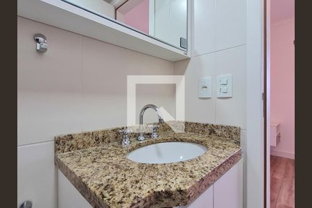 Banheiro suite de apartamento à venda com 3 quartos, 85m² em Jardim Itu, Porto Alegre