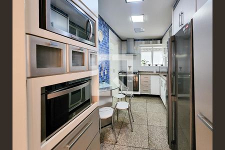 Casa para alugar com 224m², 4 quartos e 4 vagasCozinha 