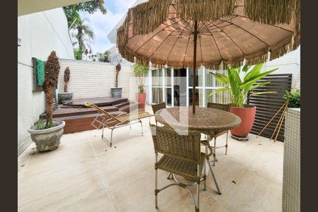 Casa para alugar com 224m², 4 quartos e 4 vagasQuintal 