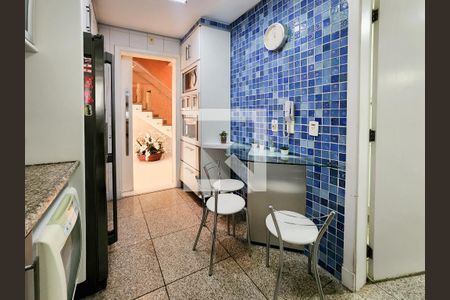 Casa para alugar com 224m², 4 quartos e 4 vagasCozinha 