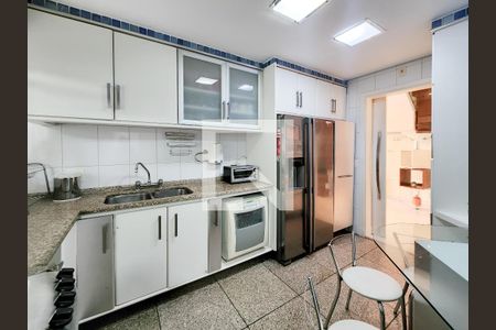 Casa para alugar com 224m², 4 quartos e 4 vagasCozinha 