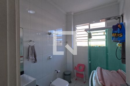 Banheiro de apartamento para alugar com 2 quartos, 76m² em Embaré, Santos