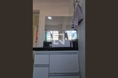 Banheiro de apartamento para alugar com 2 quartos, 76m² em Embaré, Santos