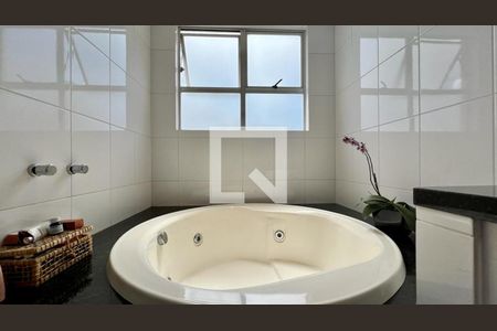 Apartamento à venda com 180m², 4 quartos e 3 vagasBanheiro 1