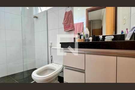 Apartamento à venda com 180m², 4 quartos e 3 vagasBanheiro 2