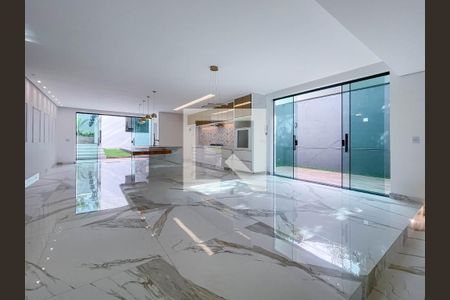 Casa à venda com 400m², 4 quartos e 7 vagasCozinha