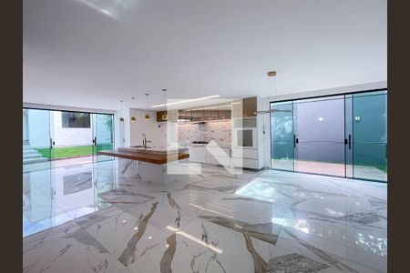 Casa à venda com 400m², 4 quartos e 7 vagasCozinha