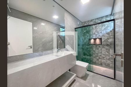 Casa à venda com 400m², 4 quartos e 7 vagasBanheiro da suíte 1