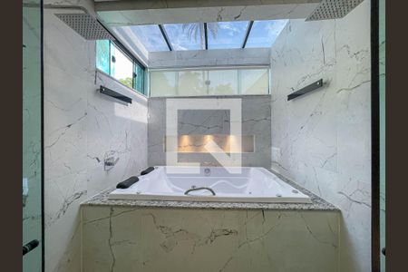 Casa à venda com 400m², 4 quartos e 7 vagasBanheiro da suíte master 