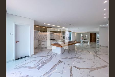 Casa à venda com 400m², 4 quartos e 7 vagasCozinha