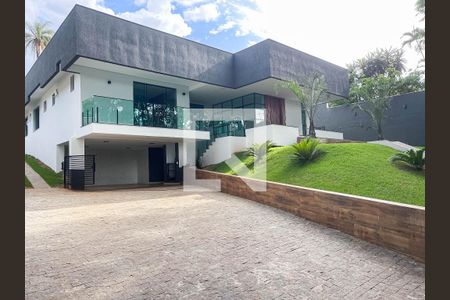 Casa à venda com 400m², 4 quartos e 7 vagasFachada