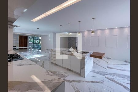 Casa à venda com 400m², 4 quartos e 7 vagasCozinhaCozinha