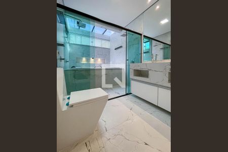 Casa à venda com 400m², 4 quartos e 7 vagasBanheiro da suíte master 