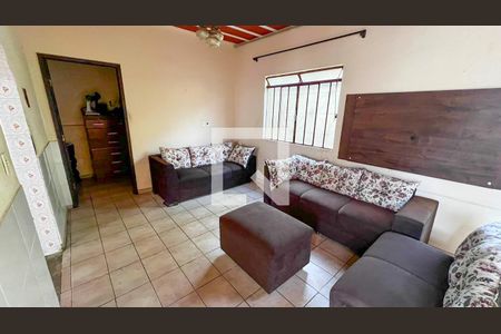 Sala de casa à venda com 4 quartos, 360m² em Pirajá, Belo Horizonte
