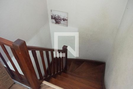 Casa à venda com 98m², 3 quartos e 1 vagaHall escadas