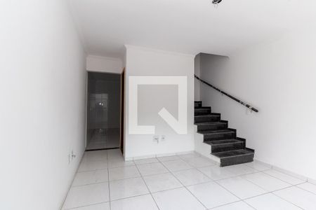 Sala de casa de condomínio à venda com 2 quartos, 65m² em Vila Carmosina, São Paulo
